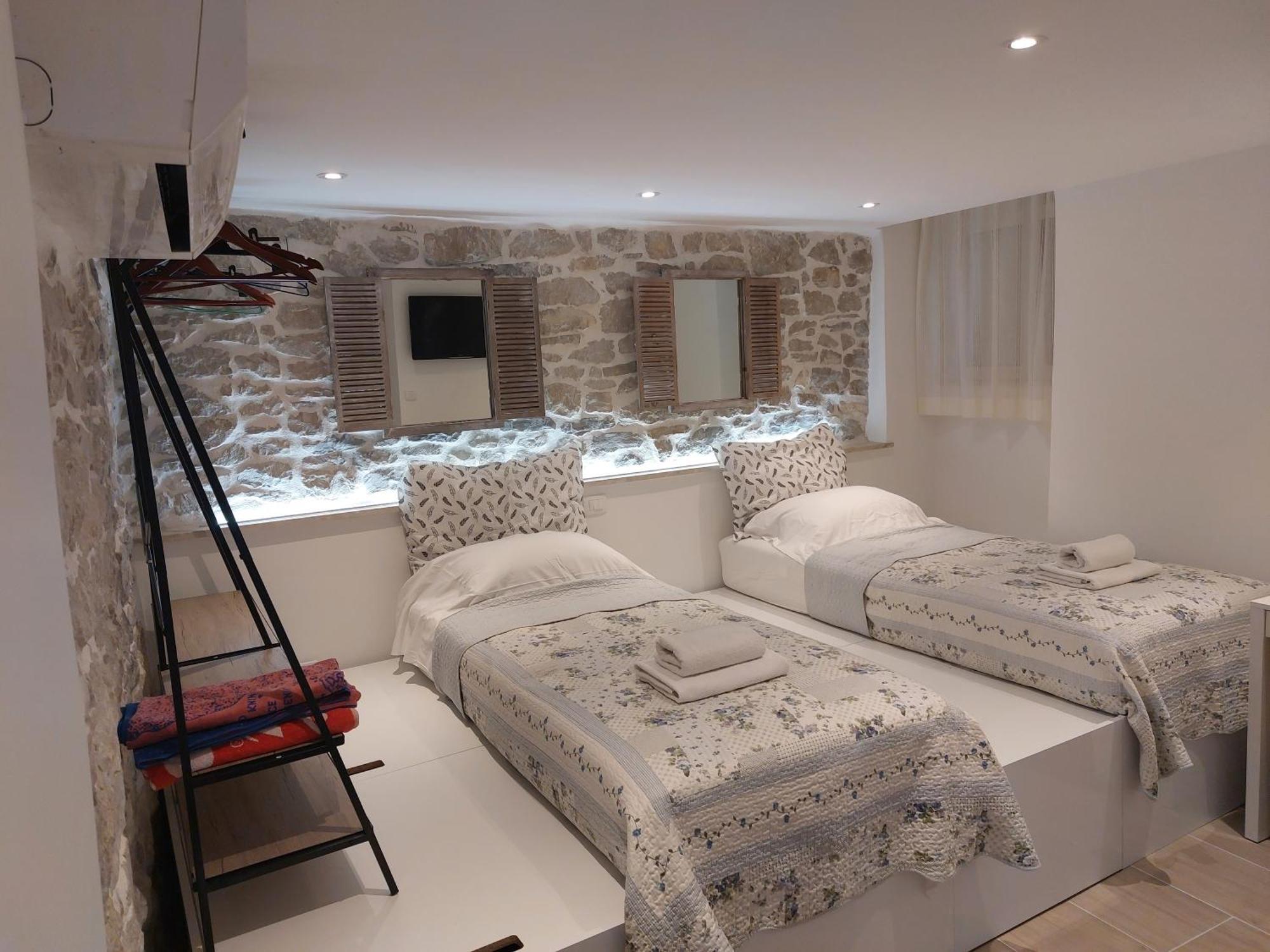 2024 Newly Renovated Apt-5 Min Walk To Old Town Apartament Split