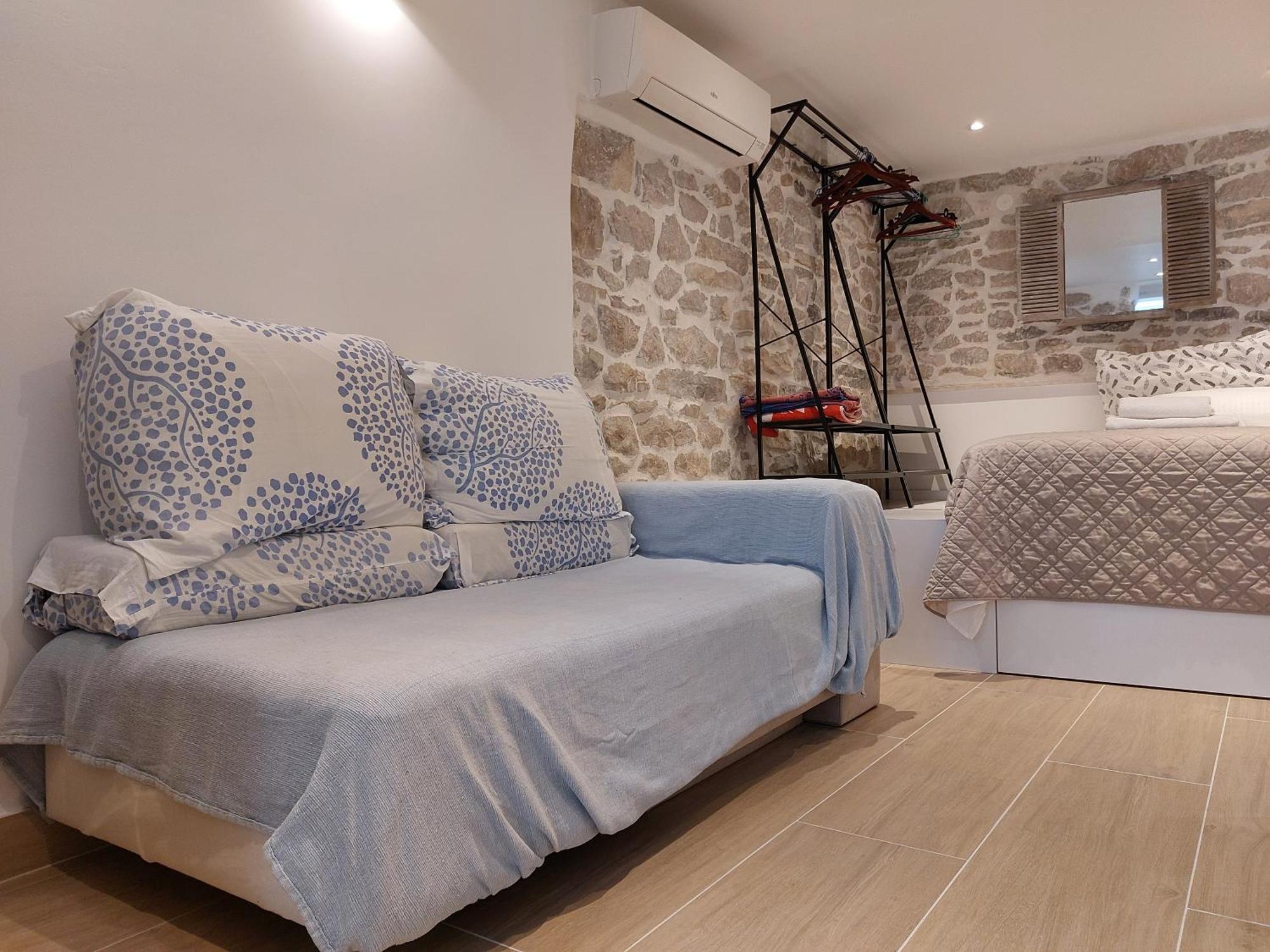 Apartament 2024 Newly Renovated Apt-5 Min Walk To Old Town Split